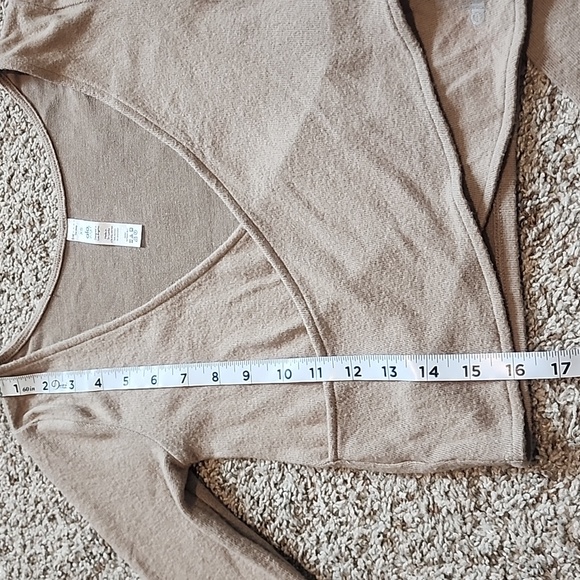 Alo Yoga Amelia Luxe Long Sleeve - Picture 6 of 7